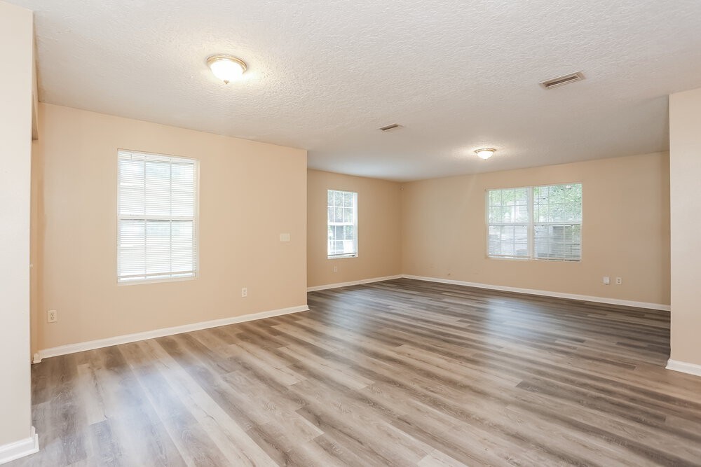 2870 W 9th St - Photo 5 of 16