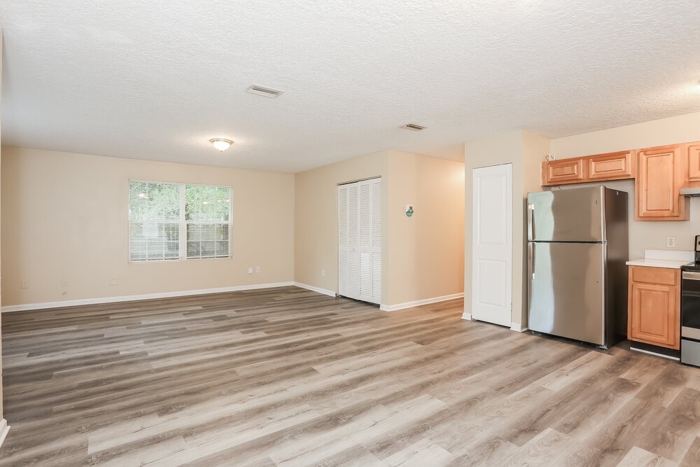 2870 W 9th St - Photo 6 of 16