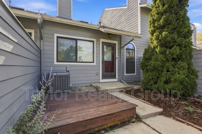 284 S Taft Ct - Photo 3 of 24