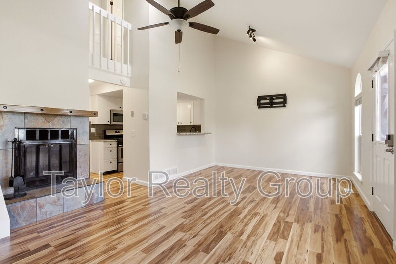 284 S Taft Ct - Photo 5 of 24