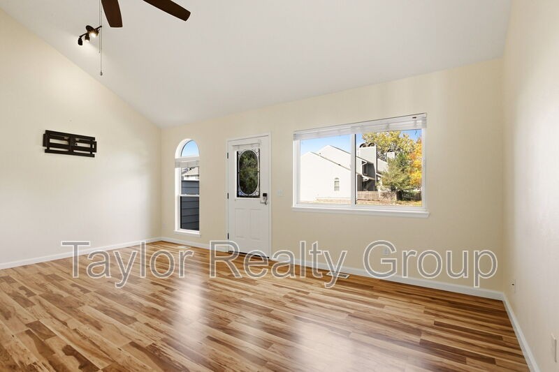 284 S Taft Ct - Photo 6 of 24