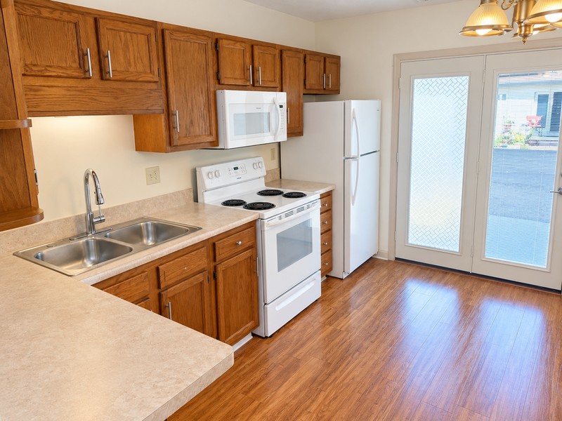 565 Leisure Ln - Photo 5 of 18