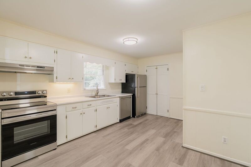 120 Soule St - Photo 4 of 20