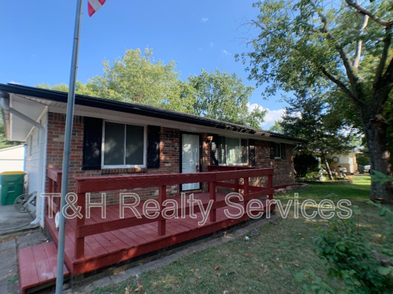 733 Laurel Ln - Photo 4 of 26