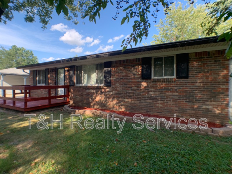 733 Laurel Ln - Photo 5 of 26