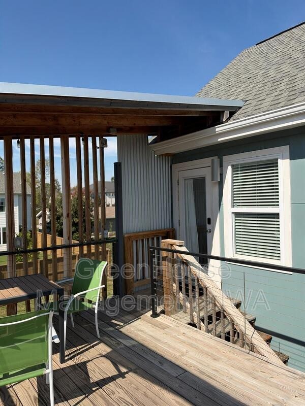 452 Sw B St #452SWB - Photo 4 of 16