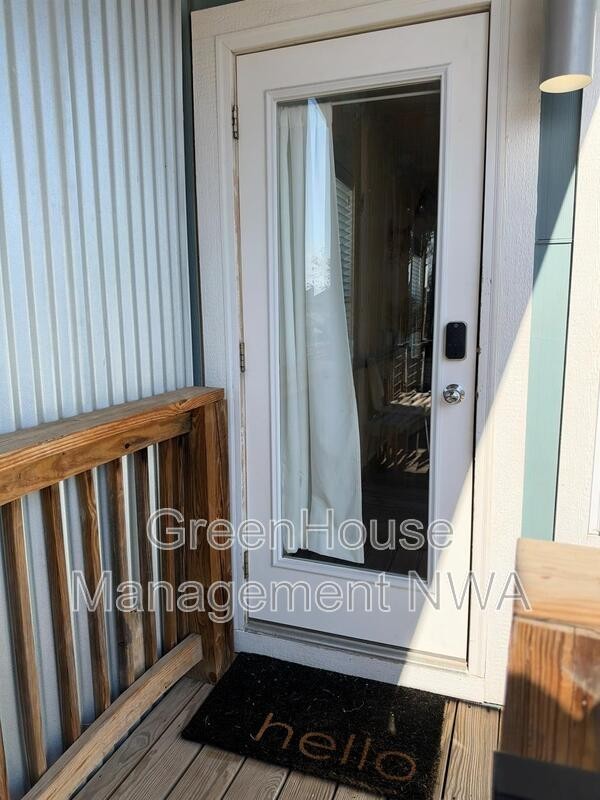 452 Sw B St #452SWB - Photo 5 of 16
