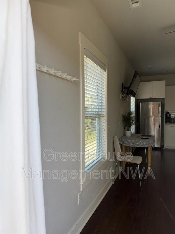 452 Sw B St #452SWB - Photo 6 of 16