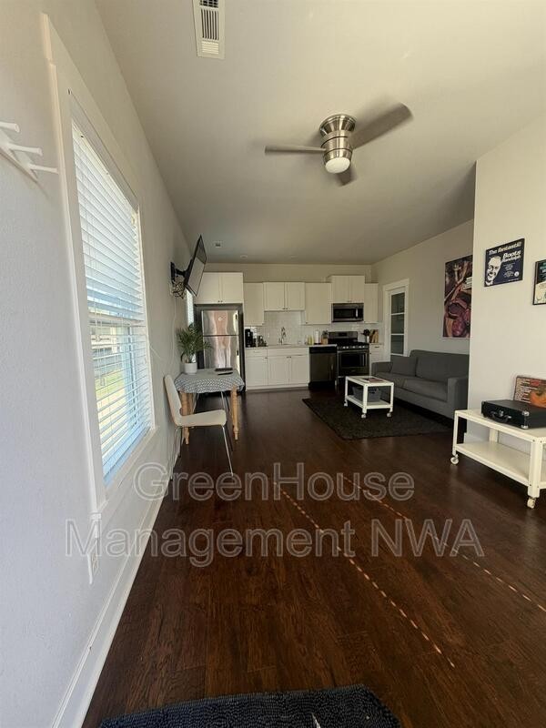 452 Sw B St #452SWB - Photo 7 of 16