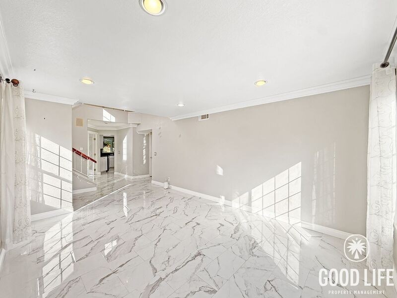 1900 Angeles Gln - Photo 2 of 32