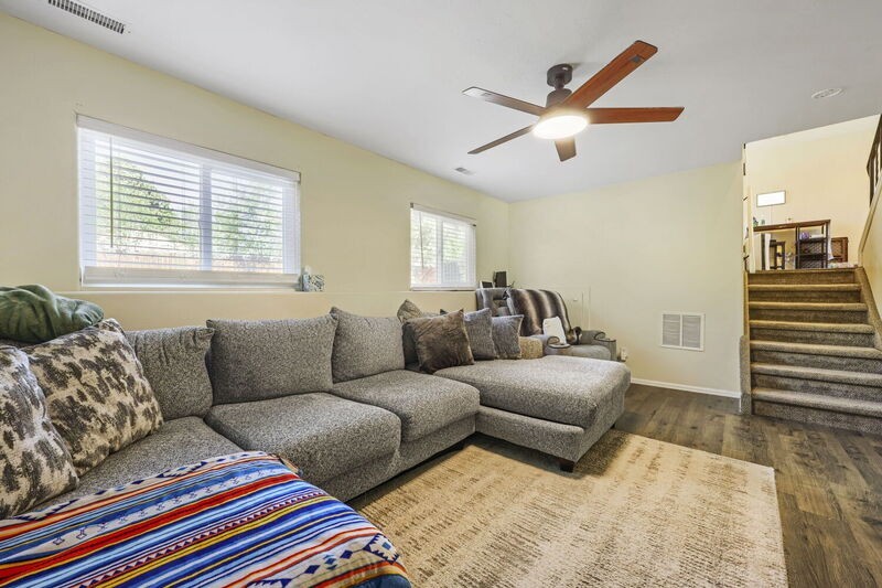 6658 Noble St - Photo 4 of 16