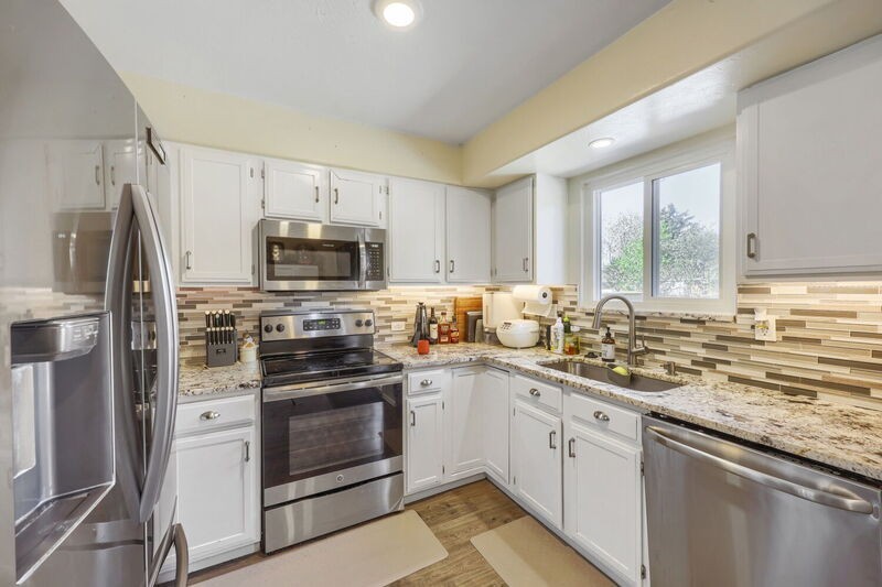 6658 Noble St - Photo 5 of 16