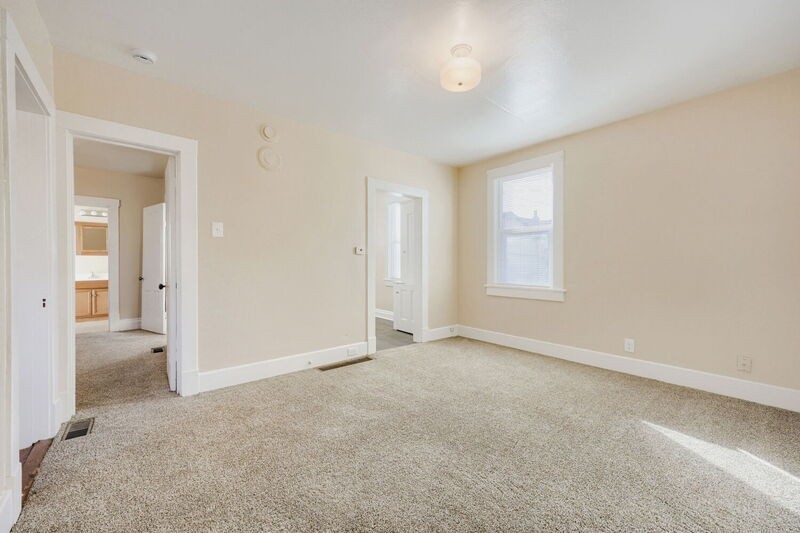 721 S Cascade Ave - Photo 2 of 16
