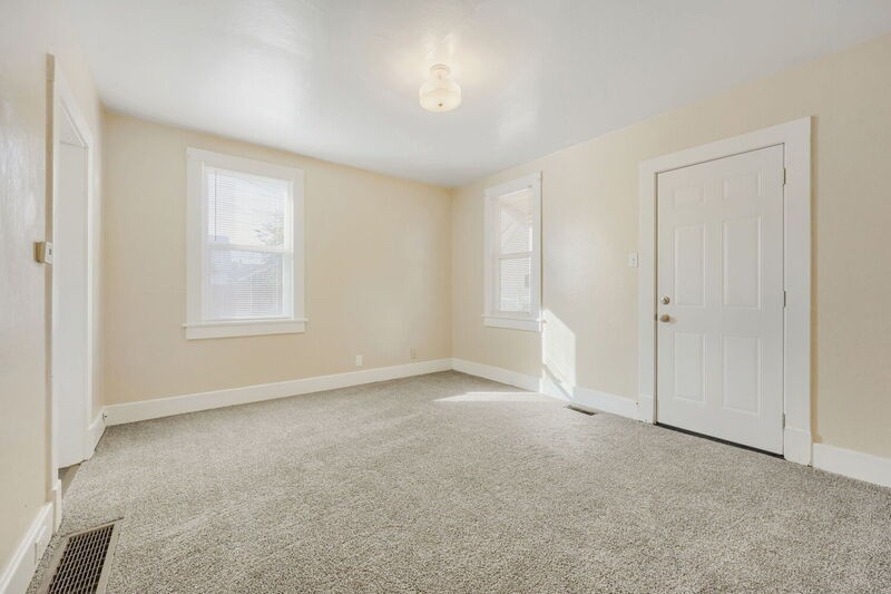 721 S Cascade Ave - Photo 3 of 16