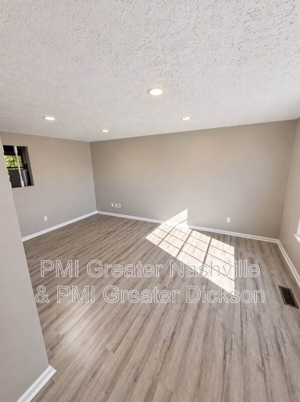 407 Marshall Stuart Dr - Photo 2 of 10