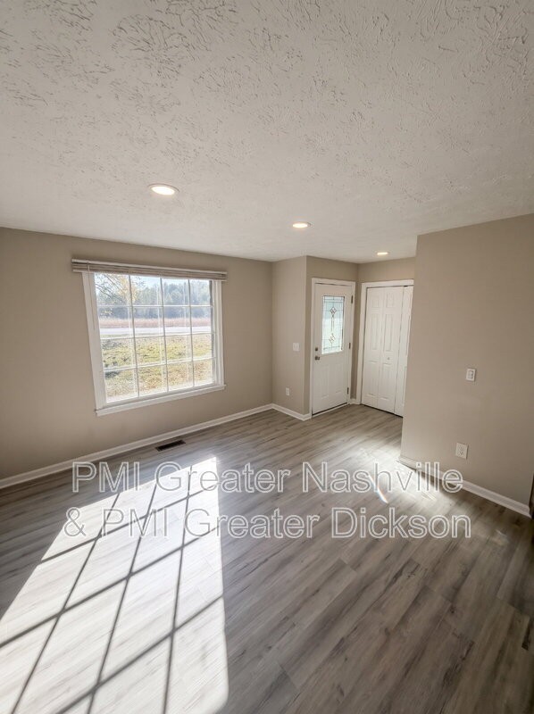 407 Marshall Stuart Dr - Photo 3 of 10