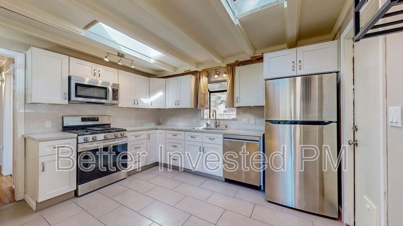 311 Lomitas Ln - Photo 4 of 22