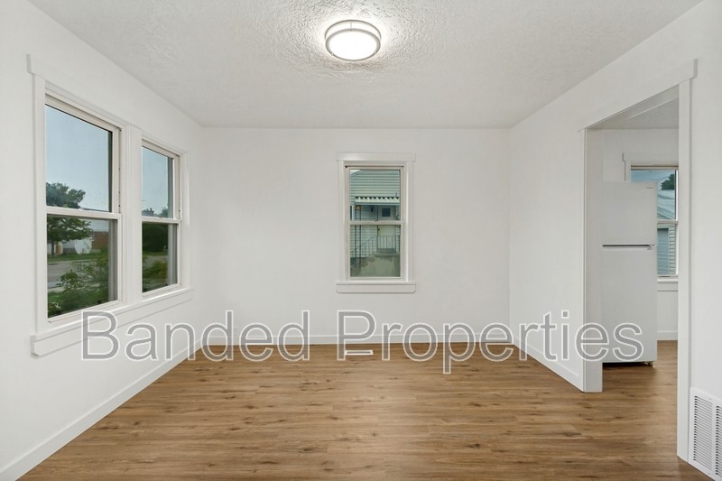 720 9th St - Photo 2 of 17