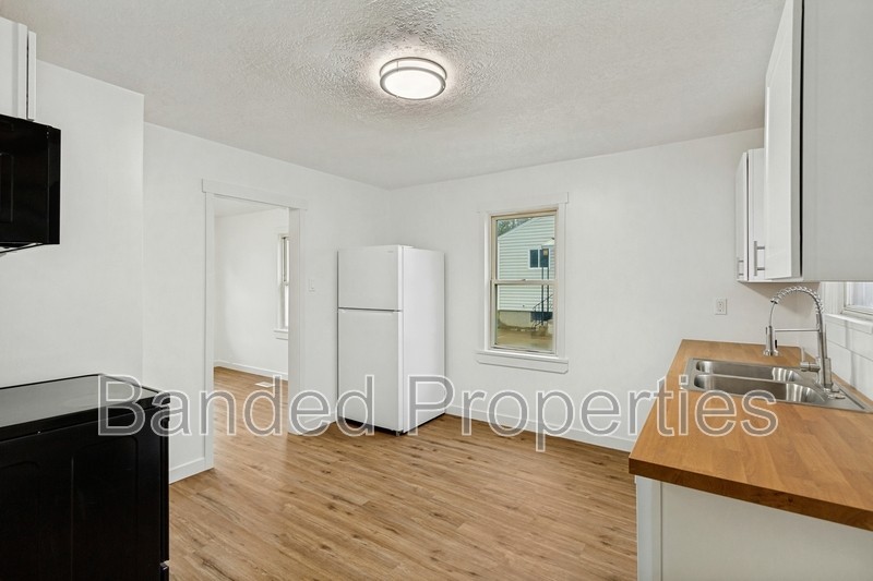 720 9th St - Photo 6 of 17