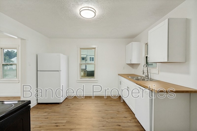 720 9th St - Photo 7 of 17