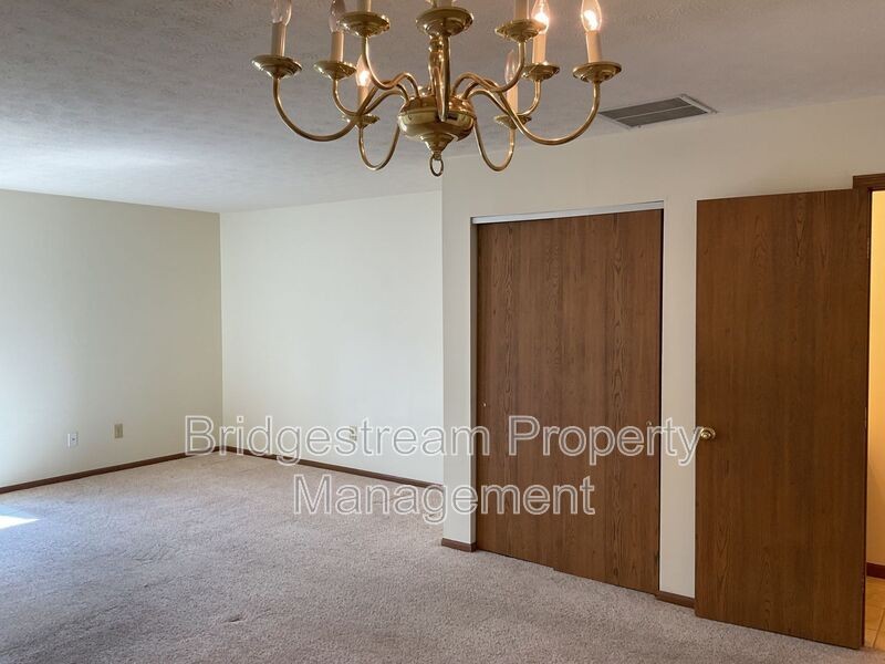 4639 Burchdale St - Photo 6 of 15