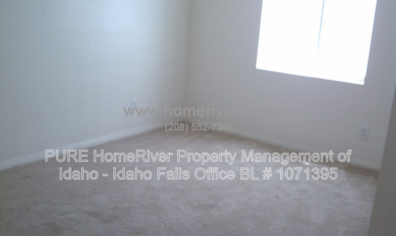 1684 Wildwood Ln - Photo 4 of 29