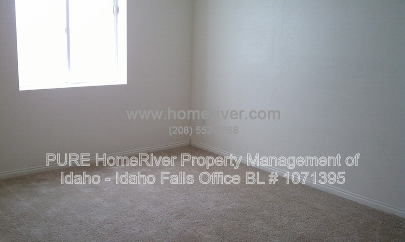 1684 Wildwood Ln - Photo 5 of 29