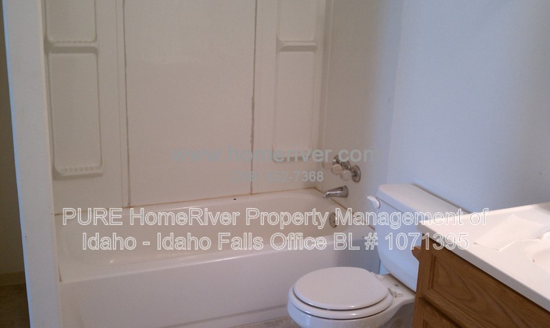 1684 Wildwood Ln - Photo 7 of 29