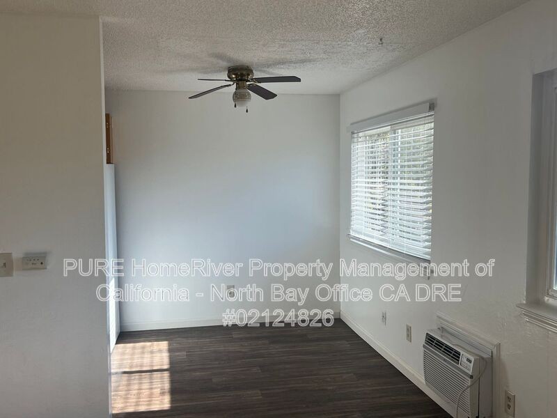 150 Oak Manor Ct #D - Photo 2 of 10