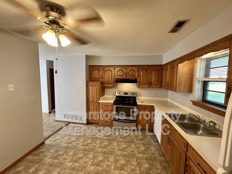 1221 Pine St #25 - Photo 3 of 8
