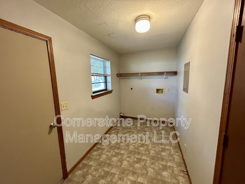 1221 Pine St #25 - Photo 6 of 8