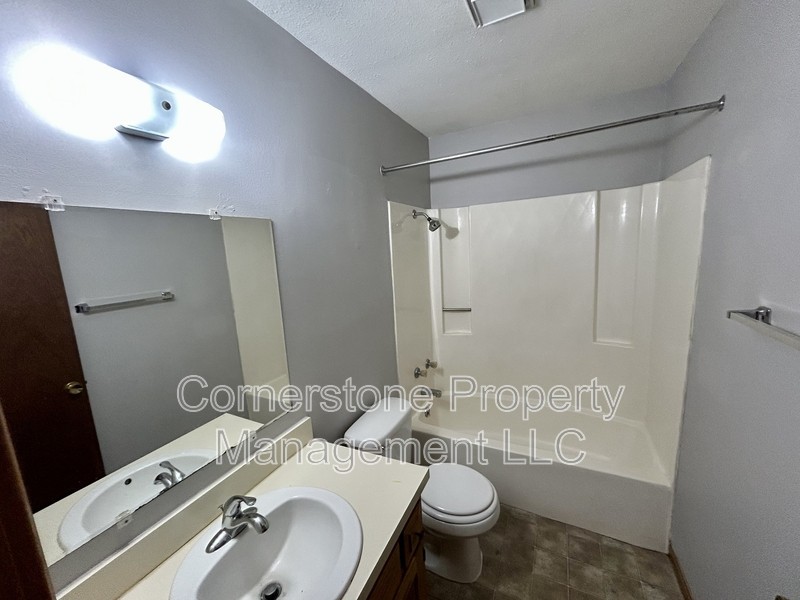 1221 Pine St #25 - Photo 7 of 8