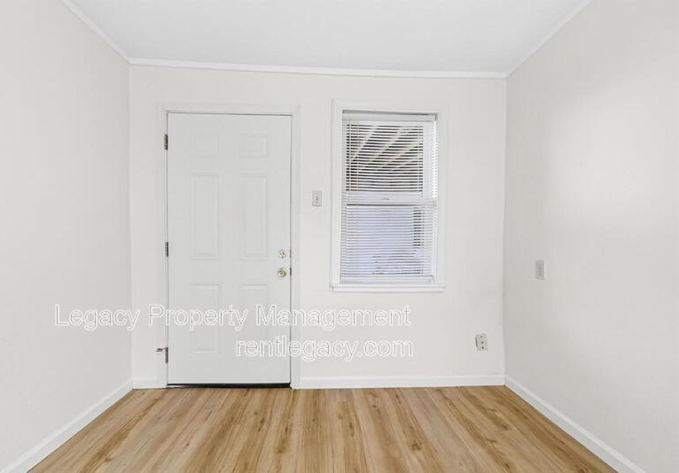3617 Willow St #B - Photo 2 of 10
