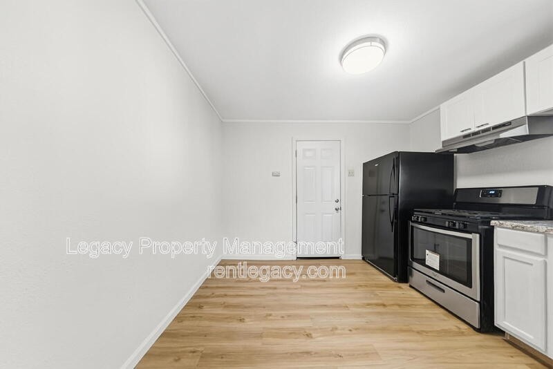 3617 Willow St #B - Photo 5 of 10