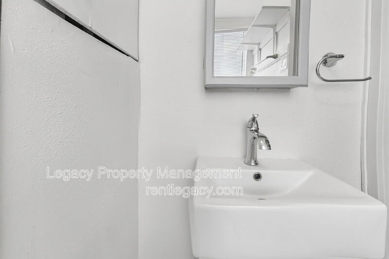 3617 Willow St #B - Photo 6 of 10