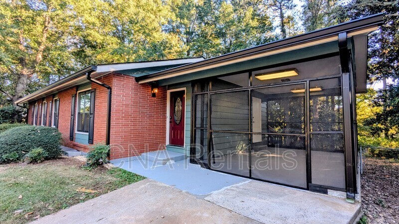2042 Spring Rd Se - Photo 2 of 45