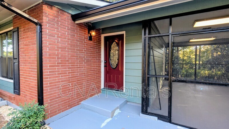 2042 Spring Rd Se - Photo 3 of 45