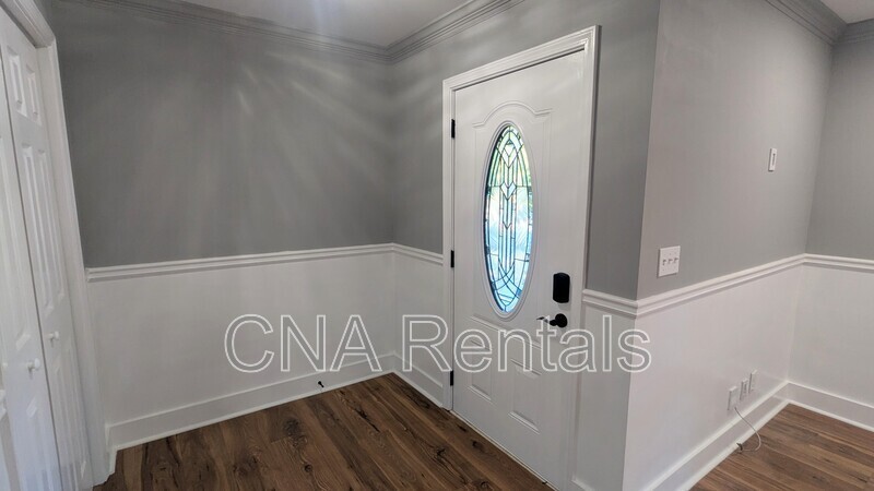 2042 Spring Rd Se - Photo 4 of 45