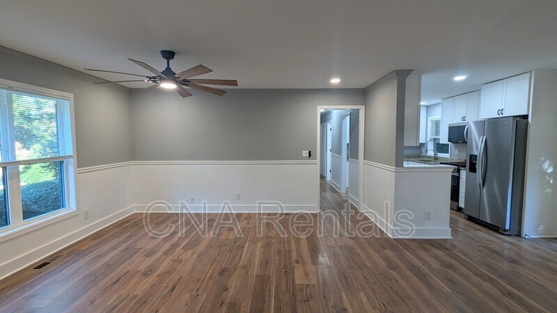 2042 Spring Rd Se - Photo 5 of 45