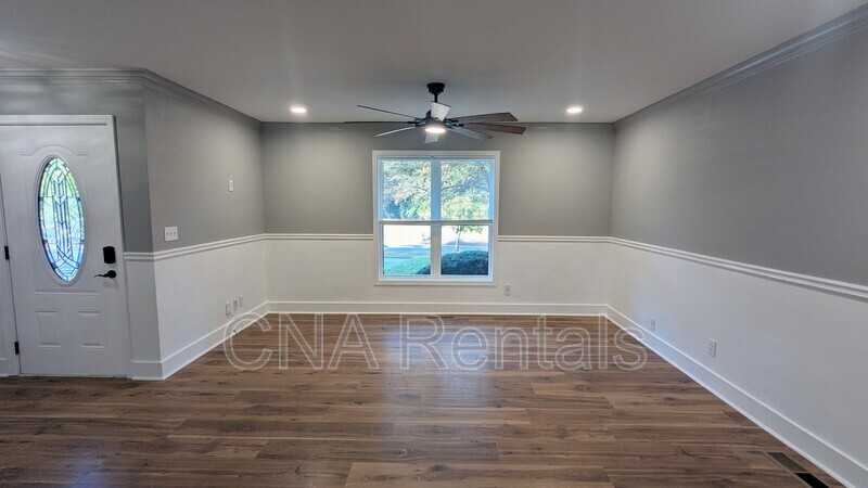 2042 Spring Rd Se - Photo 6 of 45