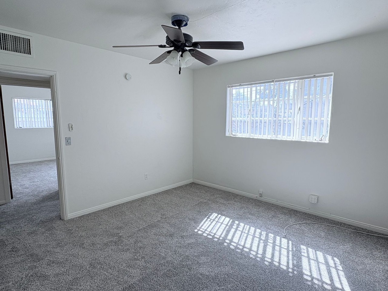 2504 E Monte Vista Dr - Photo 2 of 24