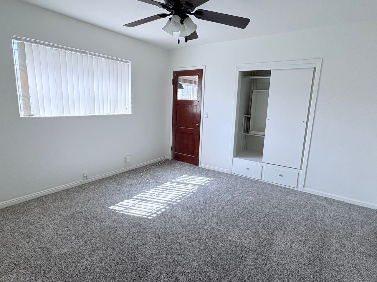 2504 E Monte Vista Dr - Photo 3 of 24