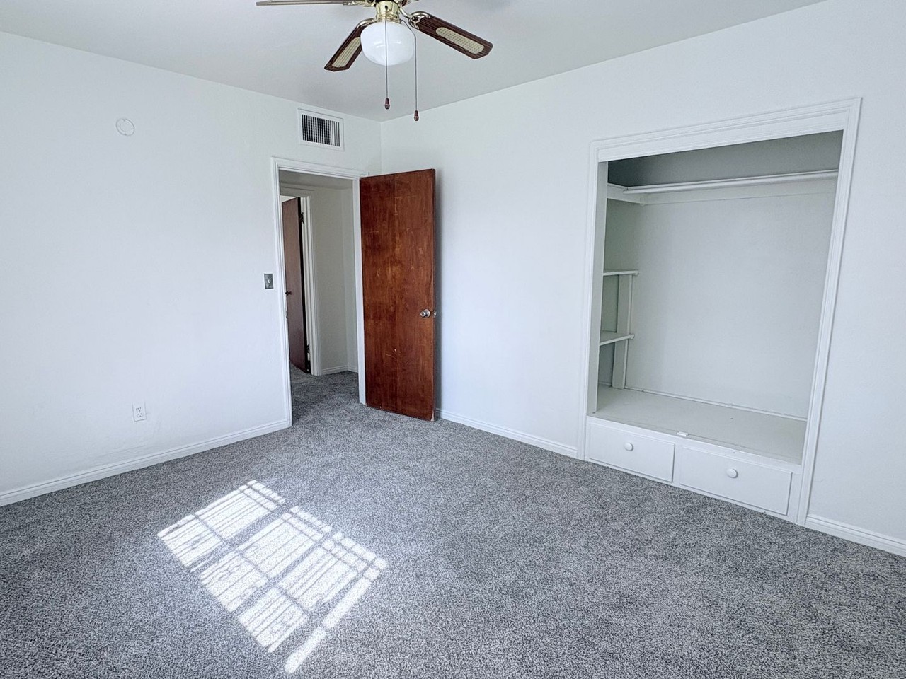 2504 E Monte Vista Dr - Photo 4 of 24