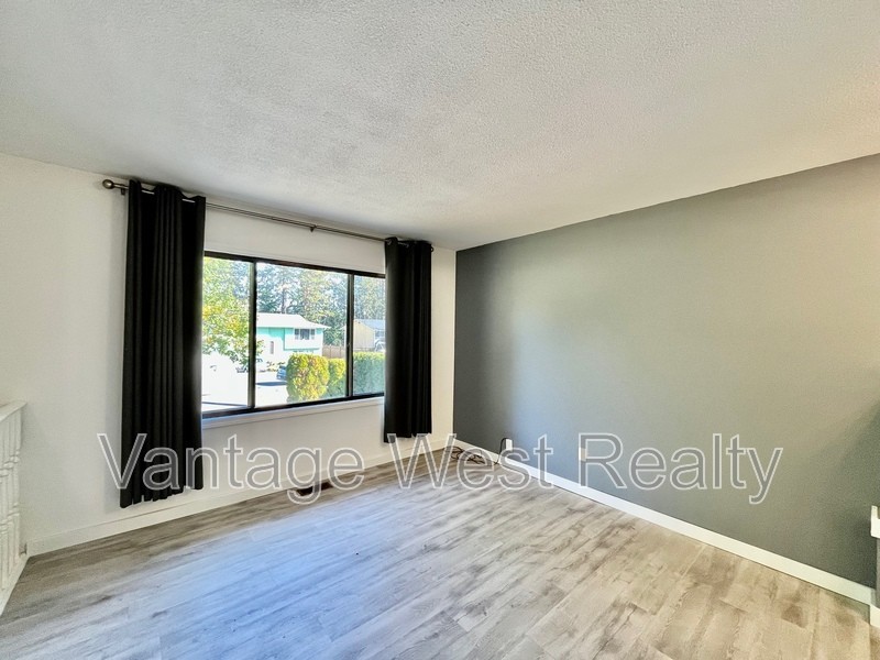 3436 Mctaggart Rd - Photo 3 of 30