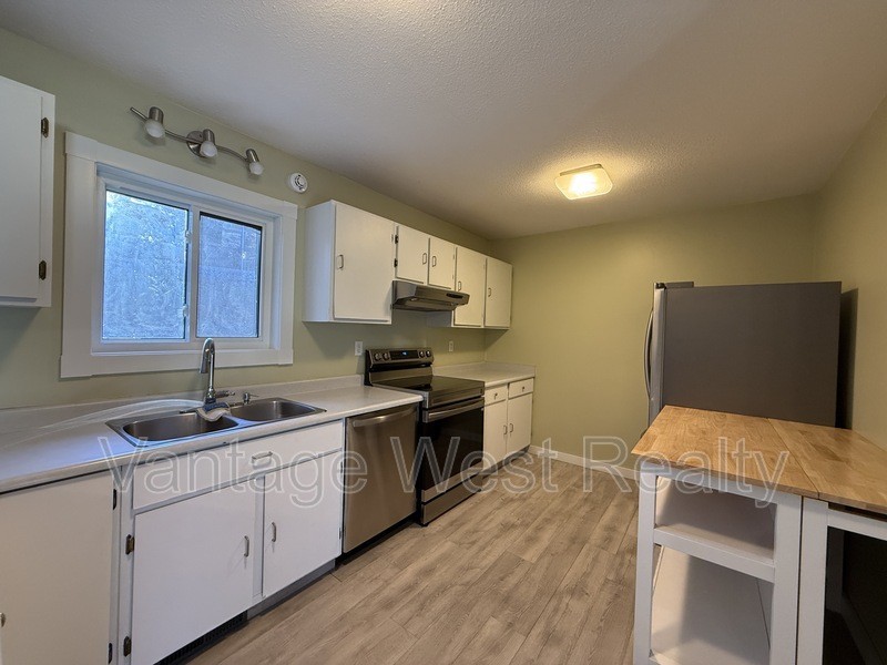 3436 Mctaggart Rd - Photo 4 of 30
