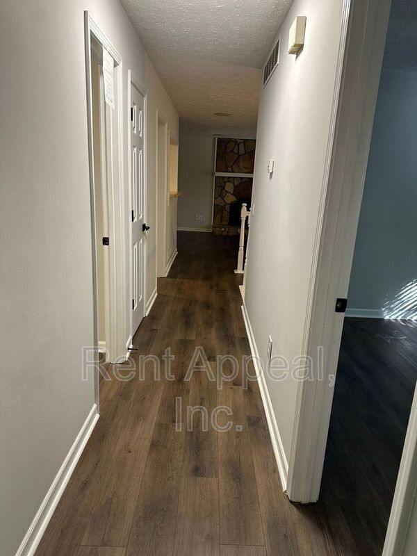 5050 Woodland Dr Nw - Photo 5 of 11