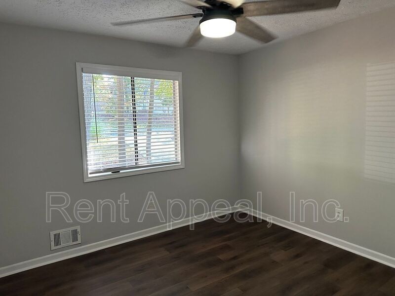 5050 Woodland Dr Nw - Photo 6 of 11
