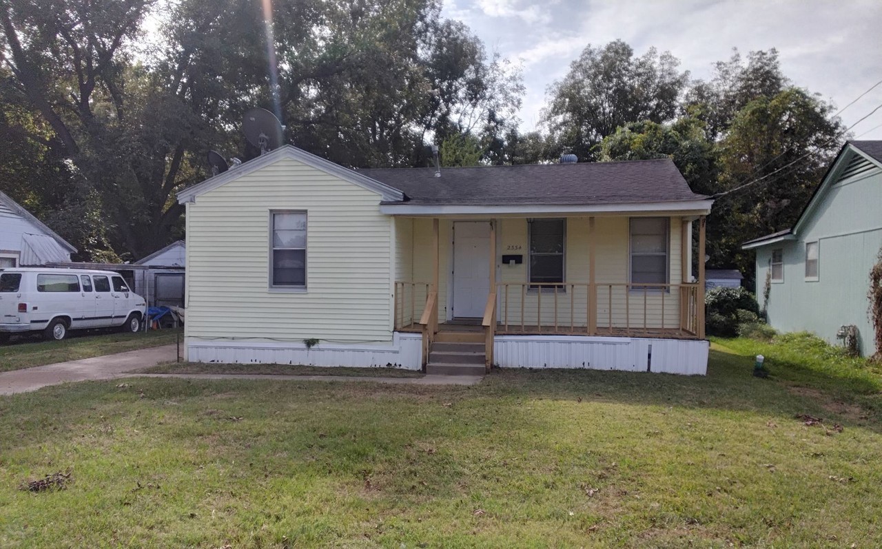2334 Julia St - Photo 2 of 12