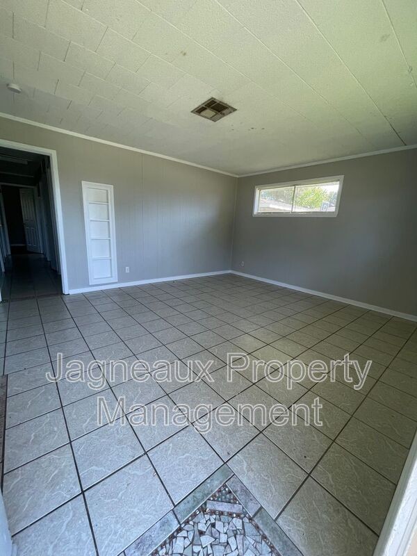 1217 Sage Dr - Photo 2 of 9
