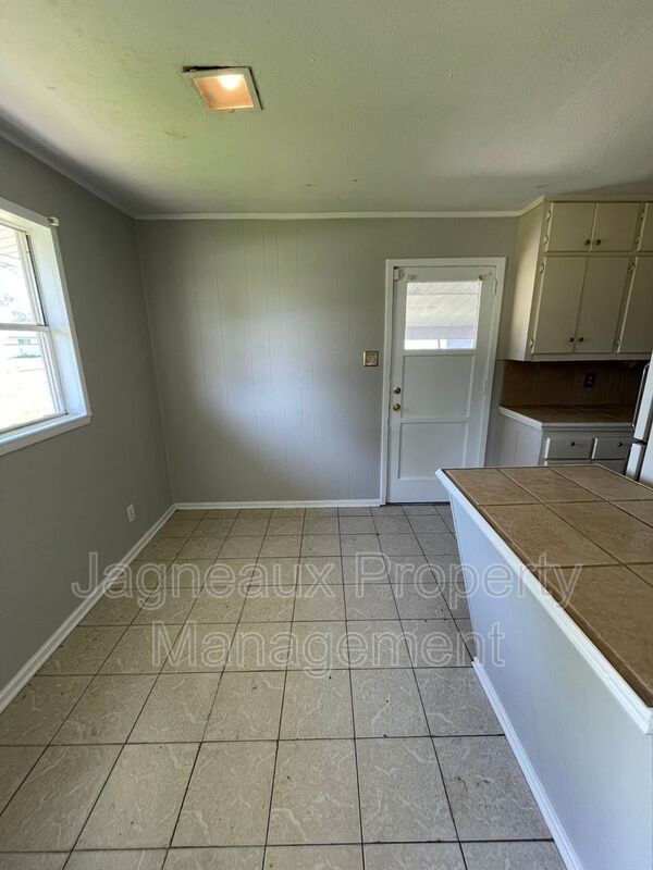 1217 Sage Dr - Photo 3 of 9